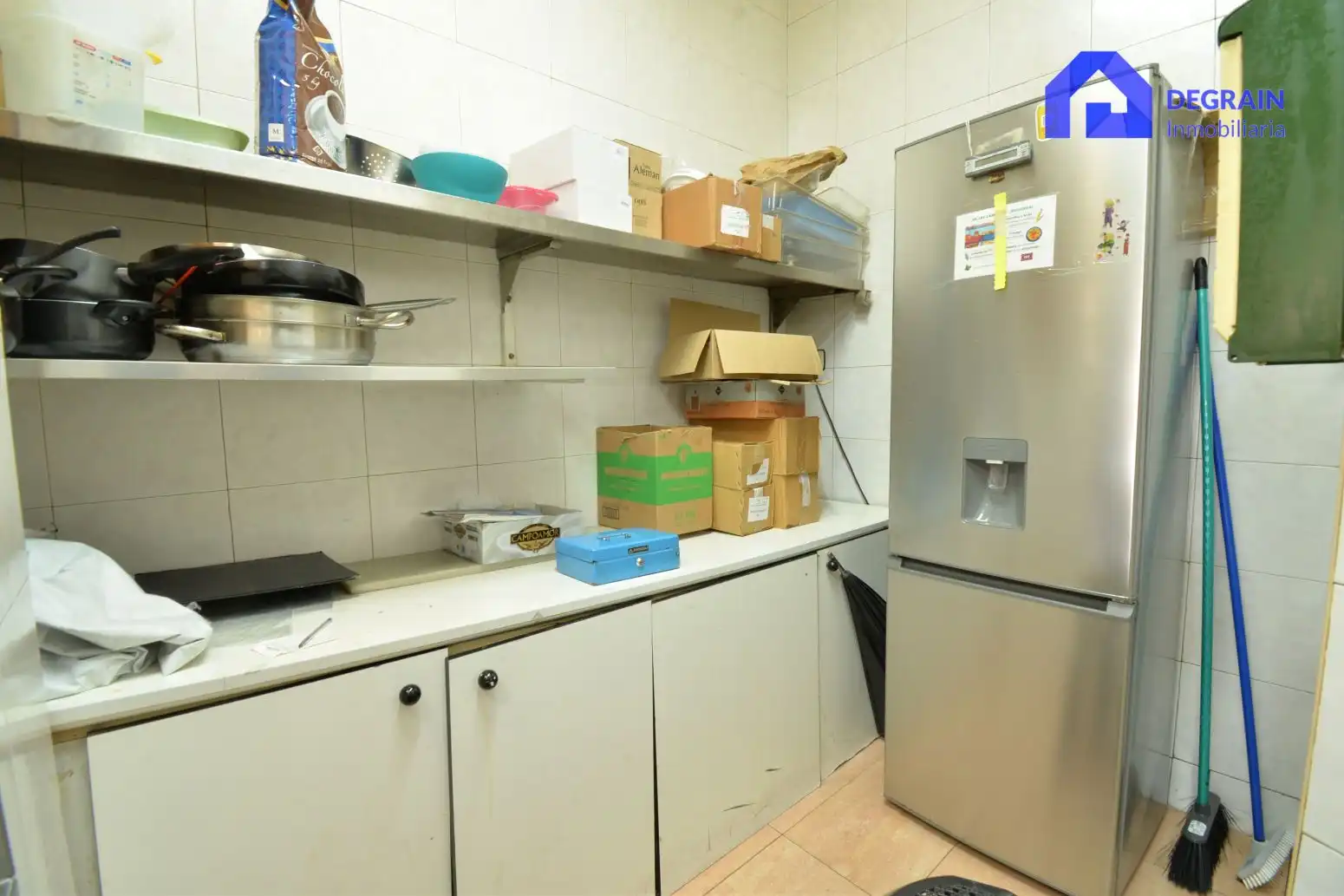 Cuina de Local de lloguer en Oviedo 