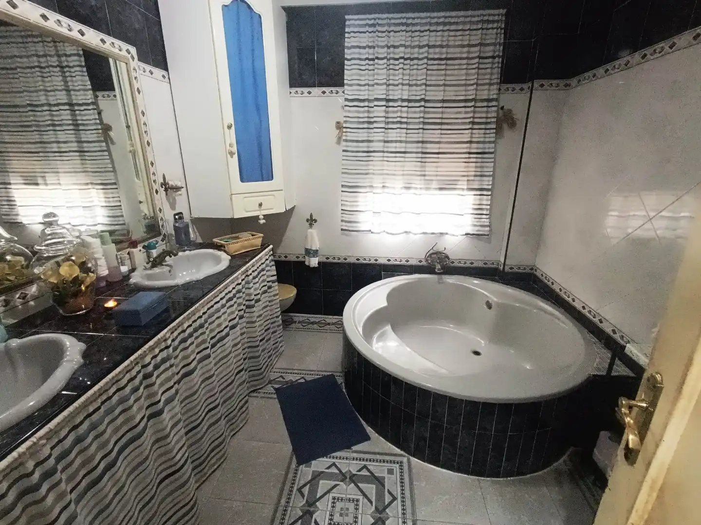 Bany de Casa o xalet en venda en El Puerto de Santa María amb Aire condicionat, Jardí privat i Terrassa