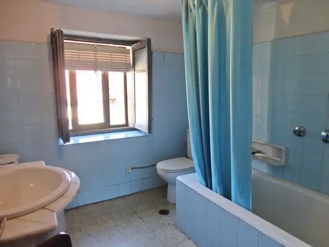 Baño de Casa o chalet en venta en Huerta de Arriba con Calefacción, Trastero y Amueblado