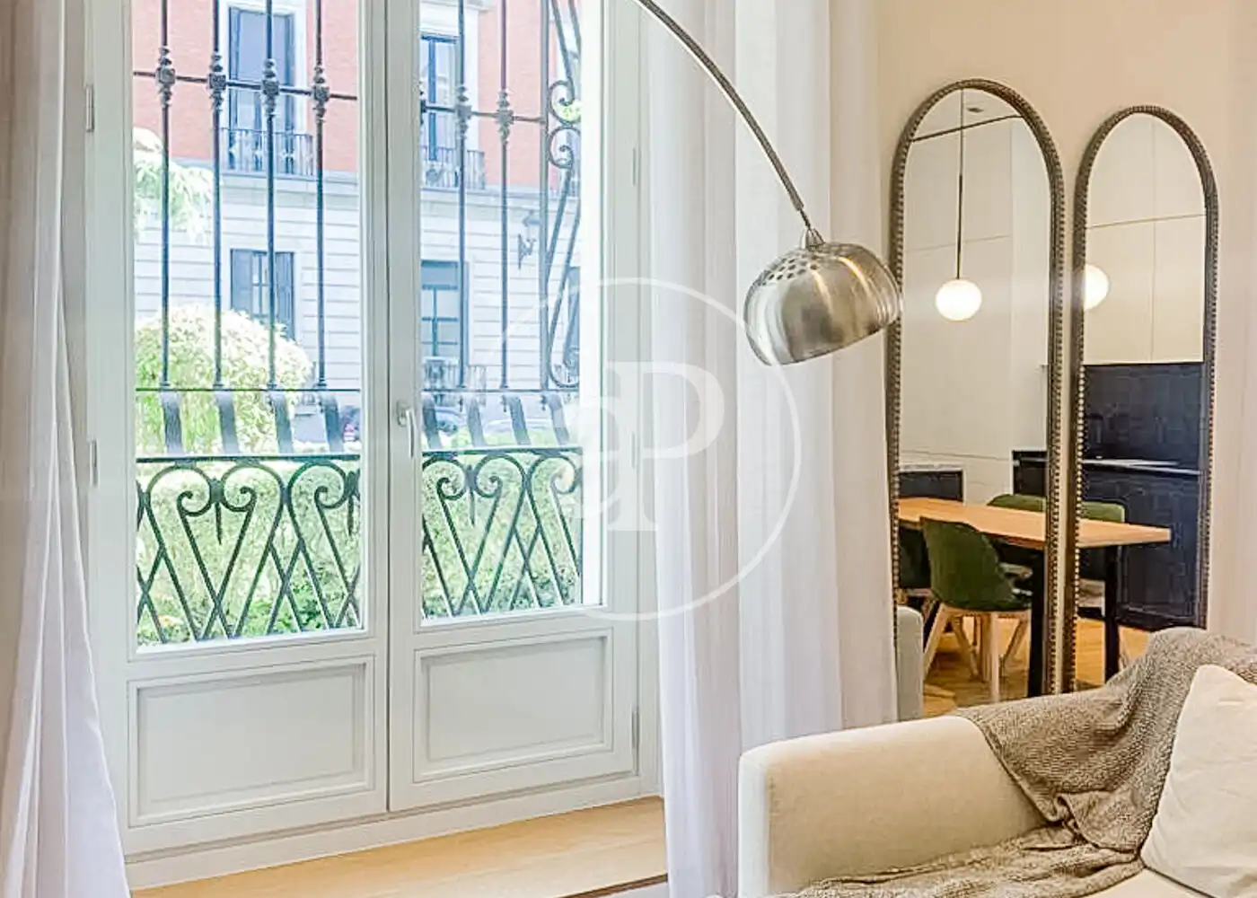 Außenansicht von Wohnung zur Miete in Madrid mit Klimaanlage, Heizung und Privatgarten
