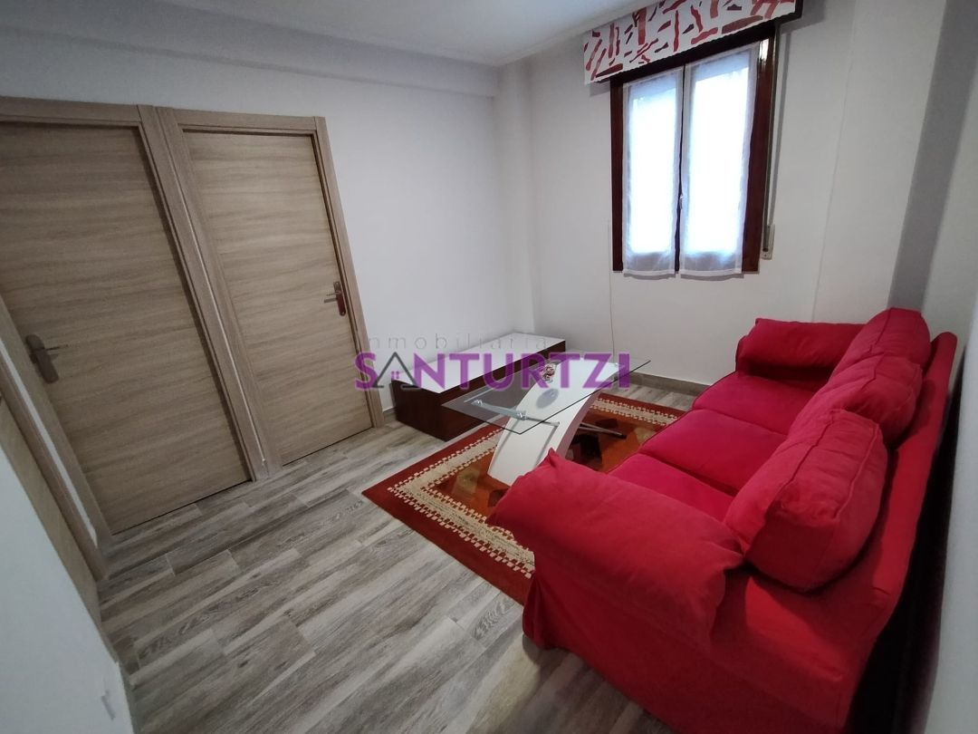 Dormitori de Pis en venda en Santurtzi  amb Moblat