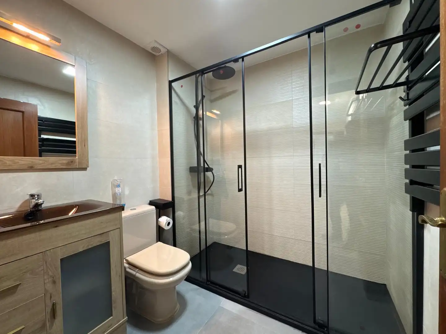 Badezimmer von Wohnung zur Miete in Cáceres mit Klimaanlage, Heizung und Terrasse