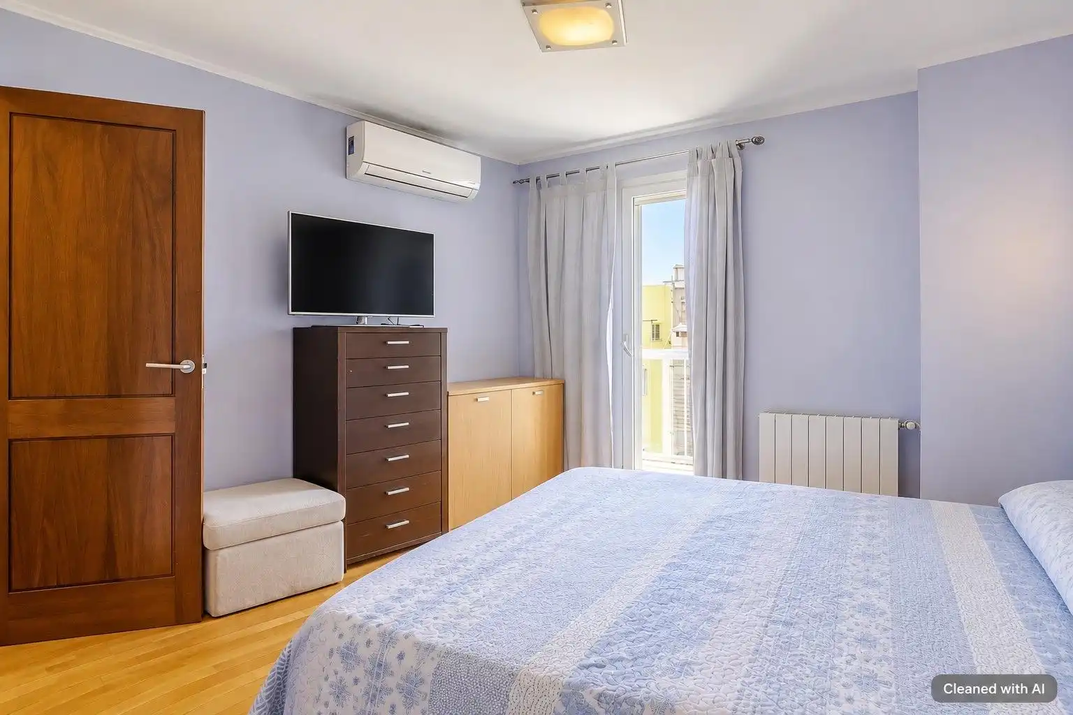 Schlafzimmer von Dachboden zum Verkauf in Pollença mit Klimaanlage, Heizung und Parkett