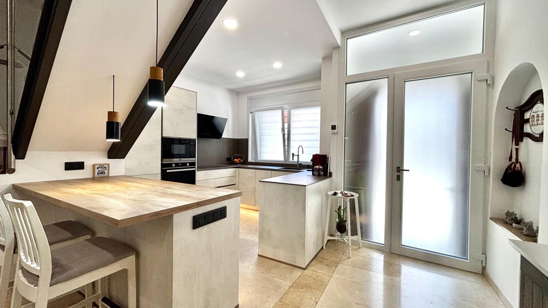 Cuina de Casa o xalet en venda en Badalona amb Aire condicionat, Jardí privat i Terrassa