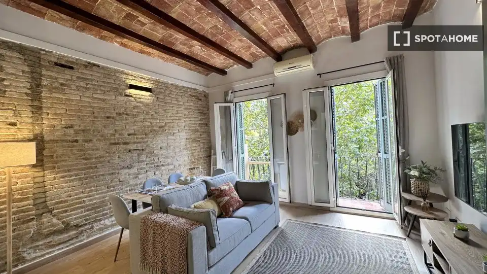 Flat with terrace to rent in Eixample
