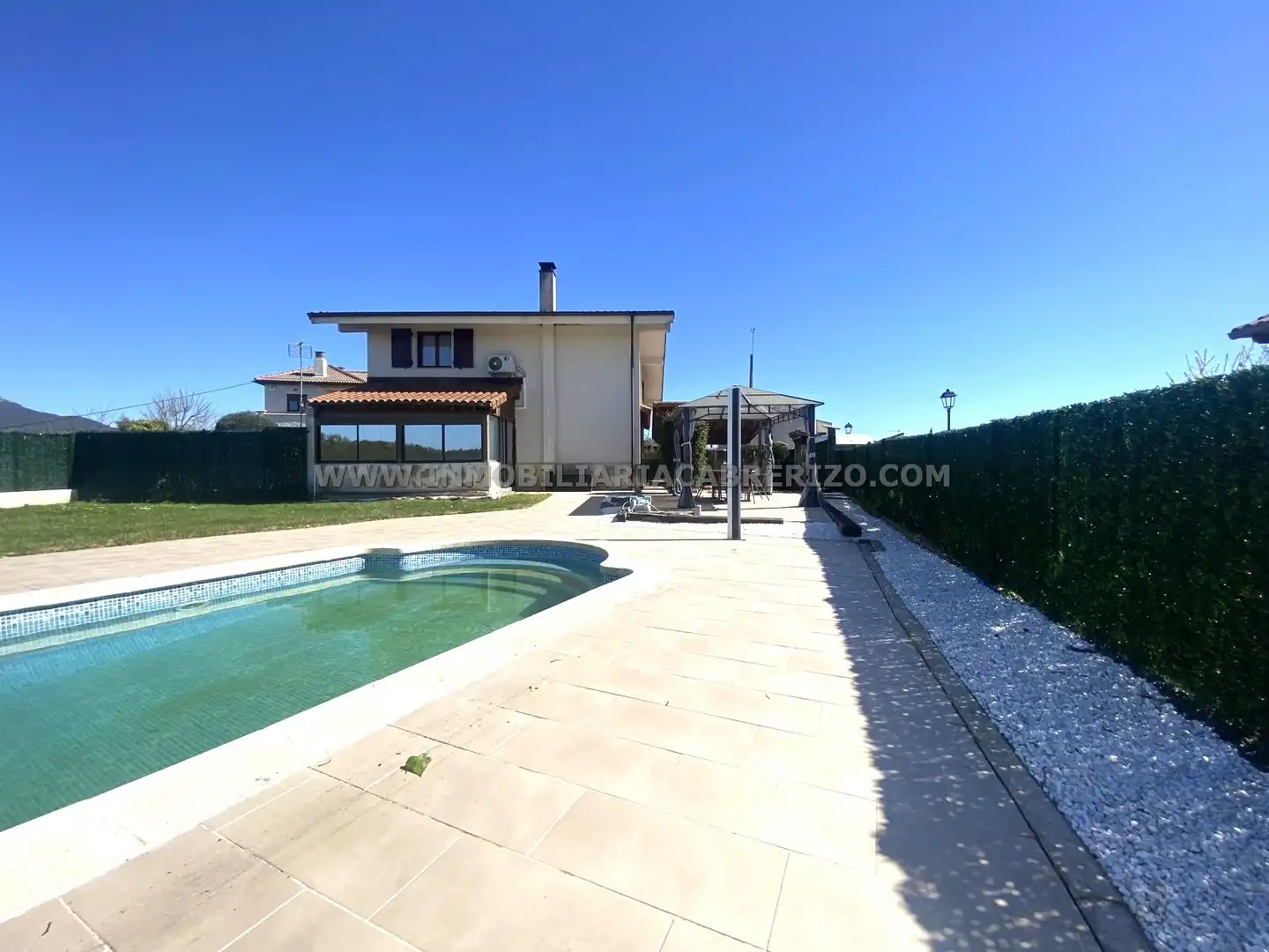 Vista exterior de Casa o chalet en venta en Olóriz / Oloritz con Aire acondicionado, Calefacción y Jardín privado