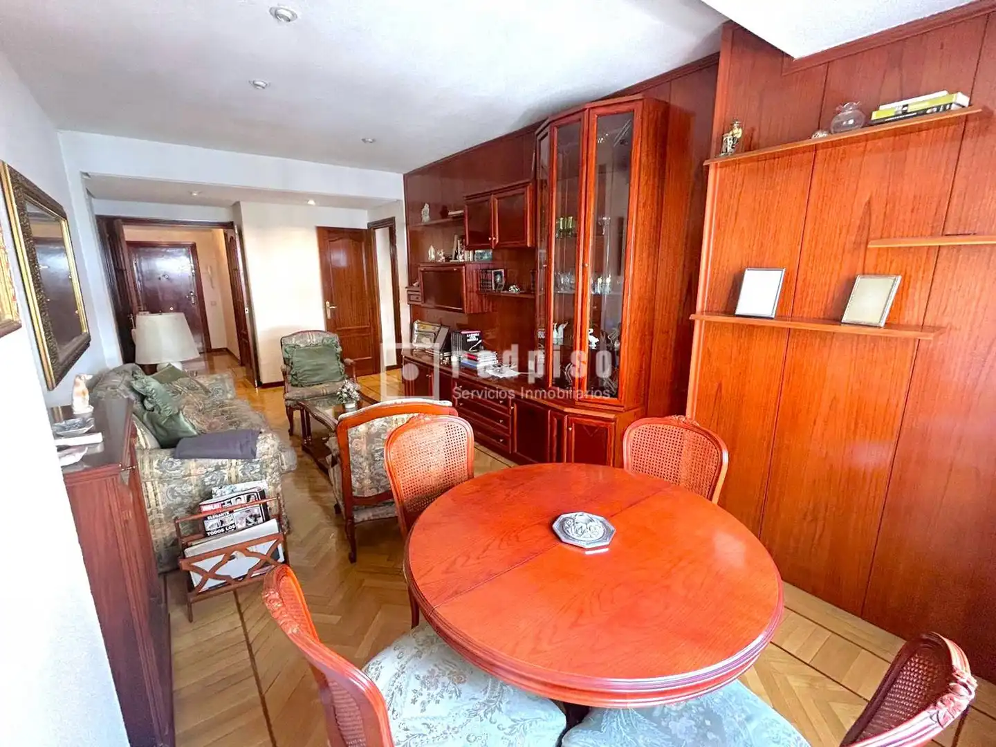 Sala d'estar de Pis en venda en Madrid amb Calefacció, Parquet i Terrassa