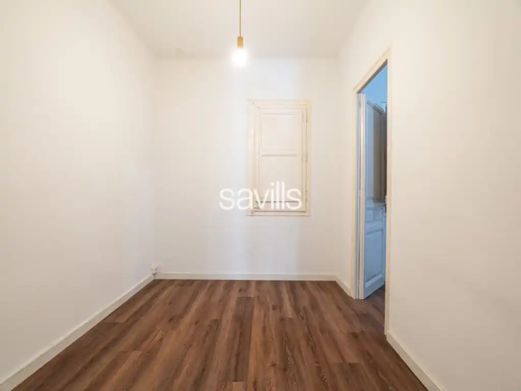 Dormitori de Apartament en venda en Barcelona amb Aire condicionat i Balcó