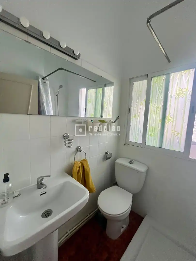 Bathroom of Flat for rent in Granada  with Heating, Terrace and Furnished