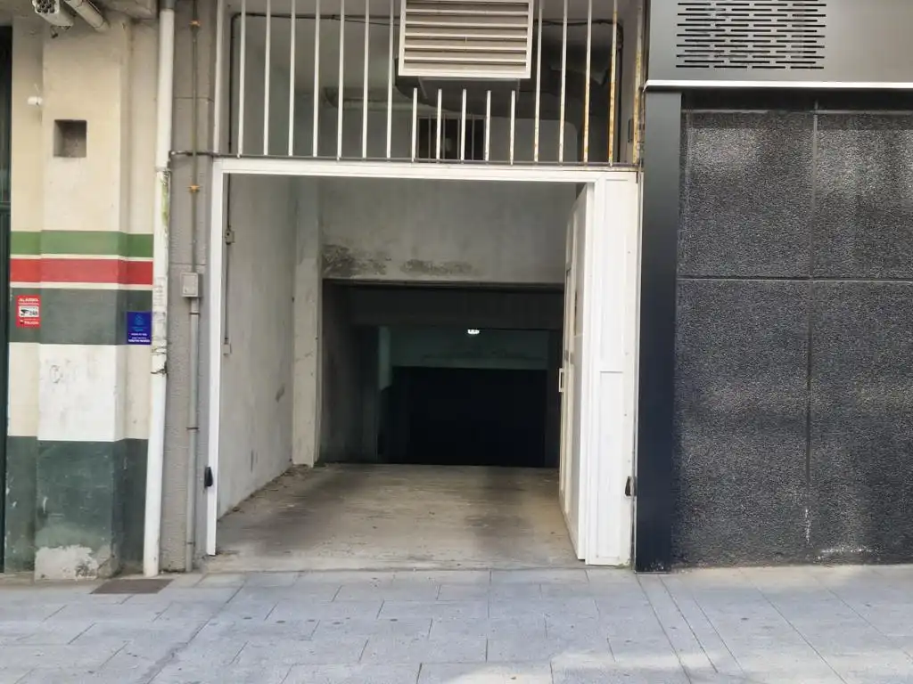 Parkplatz von Garage zum Verkauf in Boiro