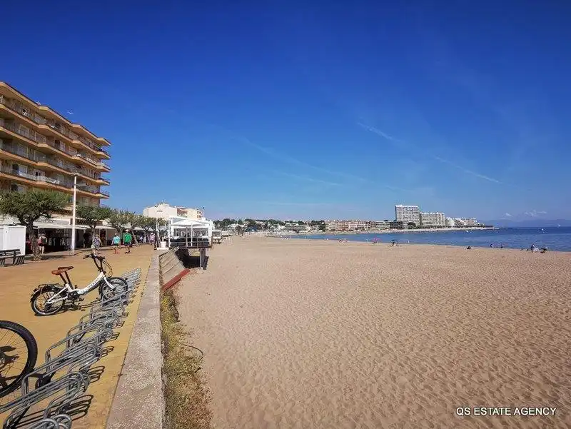 Locale commerciale in vendita a Riells