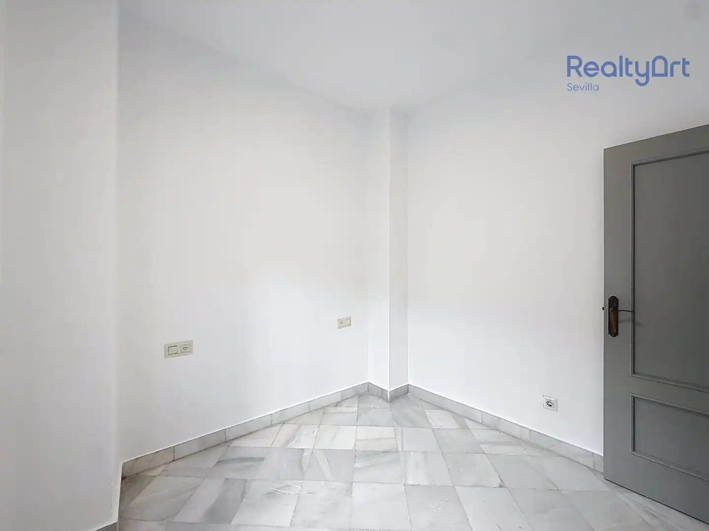 Habitación de Piso en venta en Sevilla con Aire acondicionado y Balcón