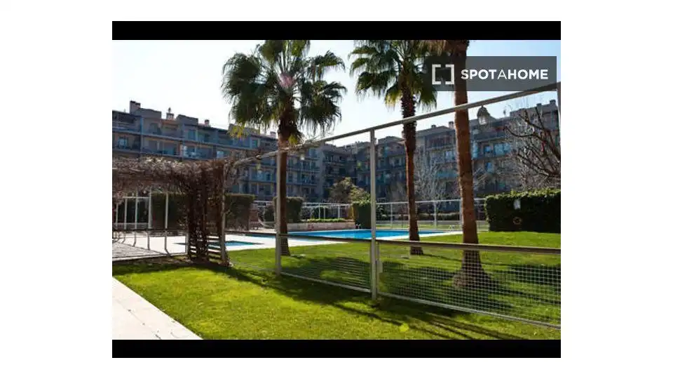 Swimming pool of Study for share in Sant Martí