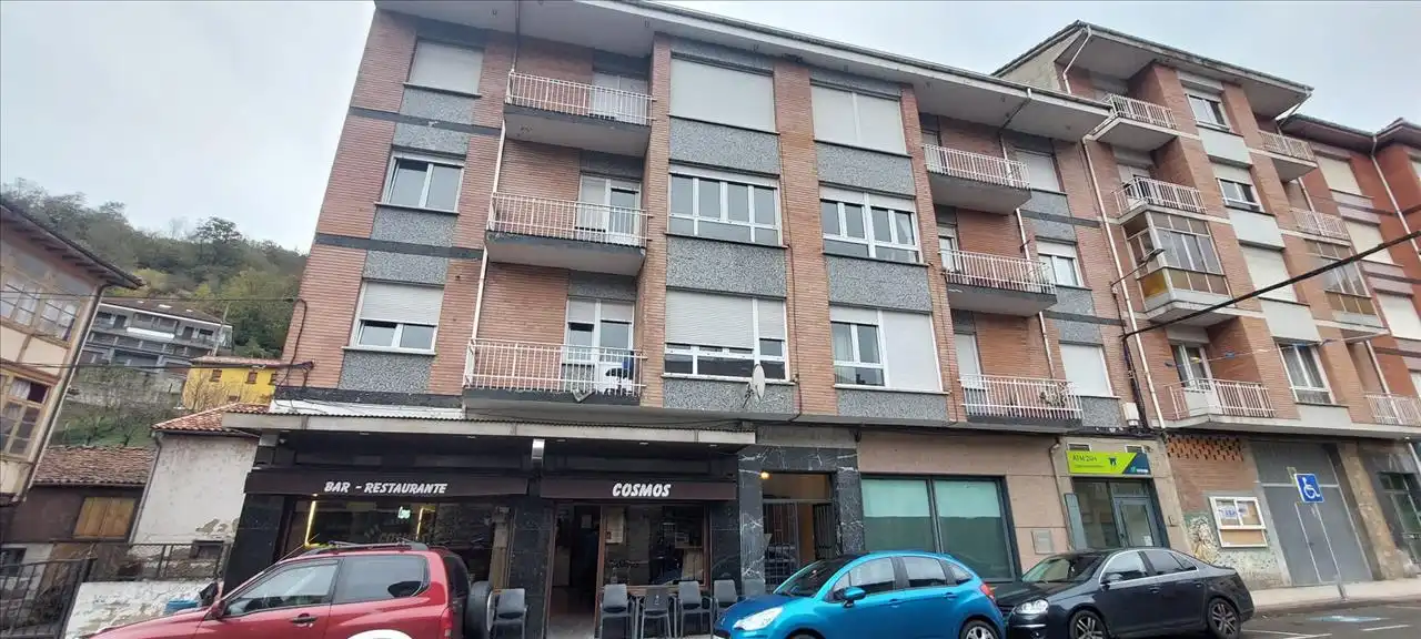 Vista exterior de Pis en venda en Aller amb Balcó