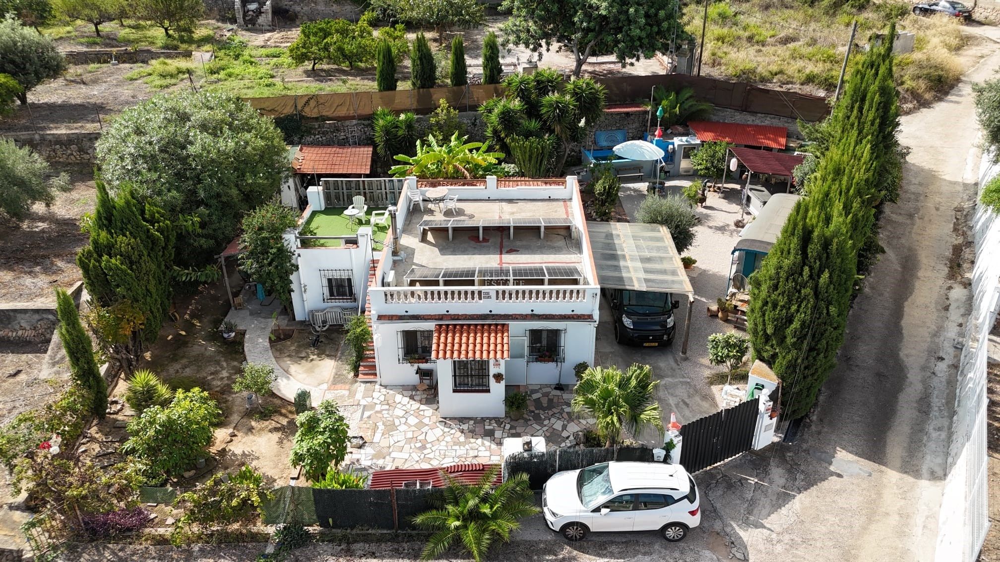 Vista exterior de Casa o xalet en venda en Oliva amb Aire condicionat, Terrassa i Traster