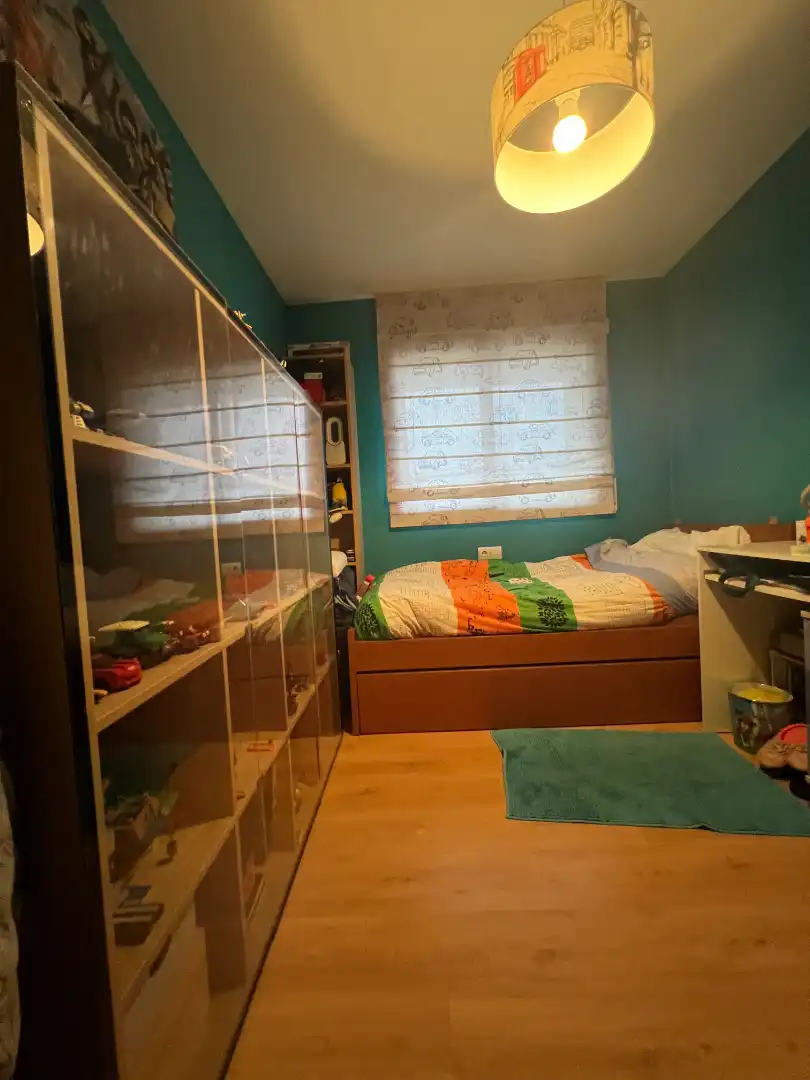 Schlafzimmer von Dachboden zum Verkauf in Salou mit Klimaanlage, Heizung und Privatgarten