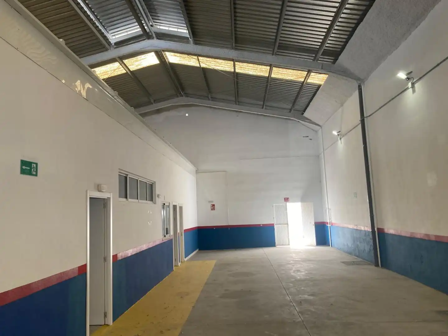 Nave industrial en venta en Cerrado de Calderón - Hacienda Paredes