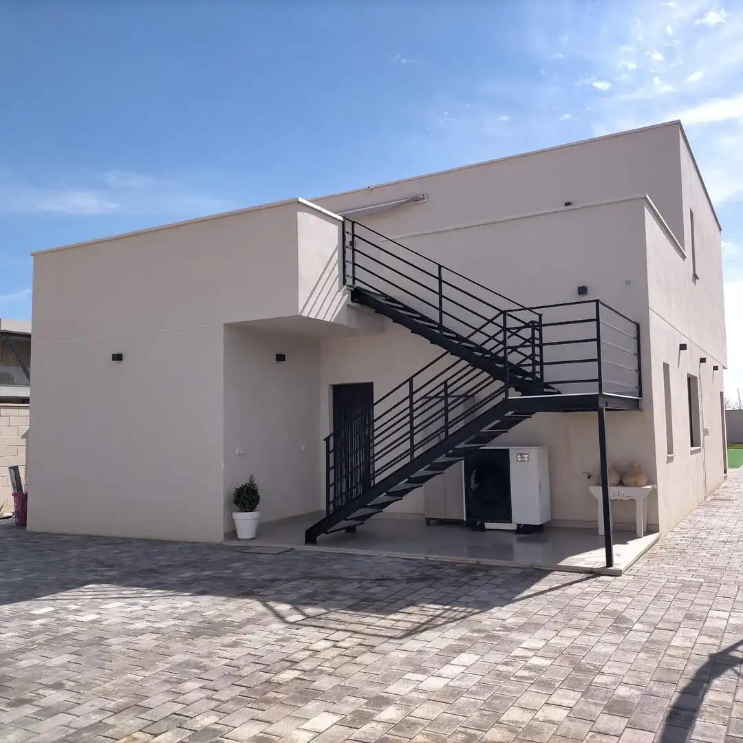 Vista exterior de Casa o xalet en venda en Albacete amb Aire condicionat, Calefacció i Jardí privat