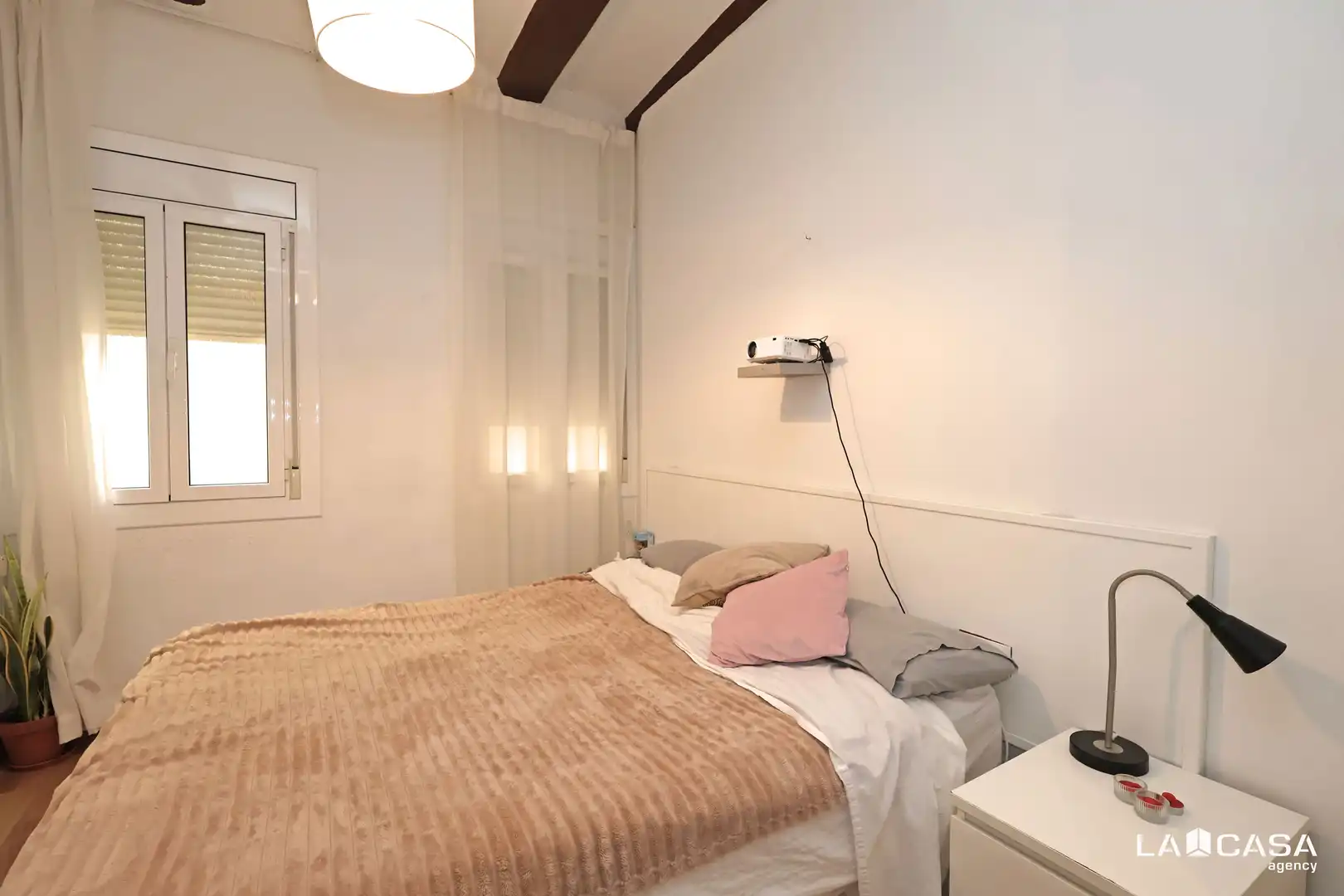 Appartamento con terrazza in vendita a Carrer de Sant Pere Mitjà