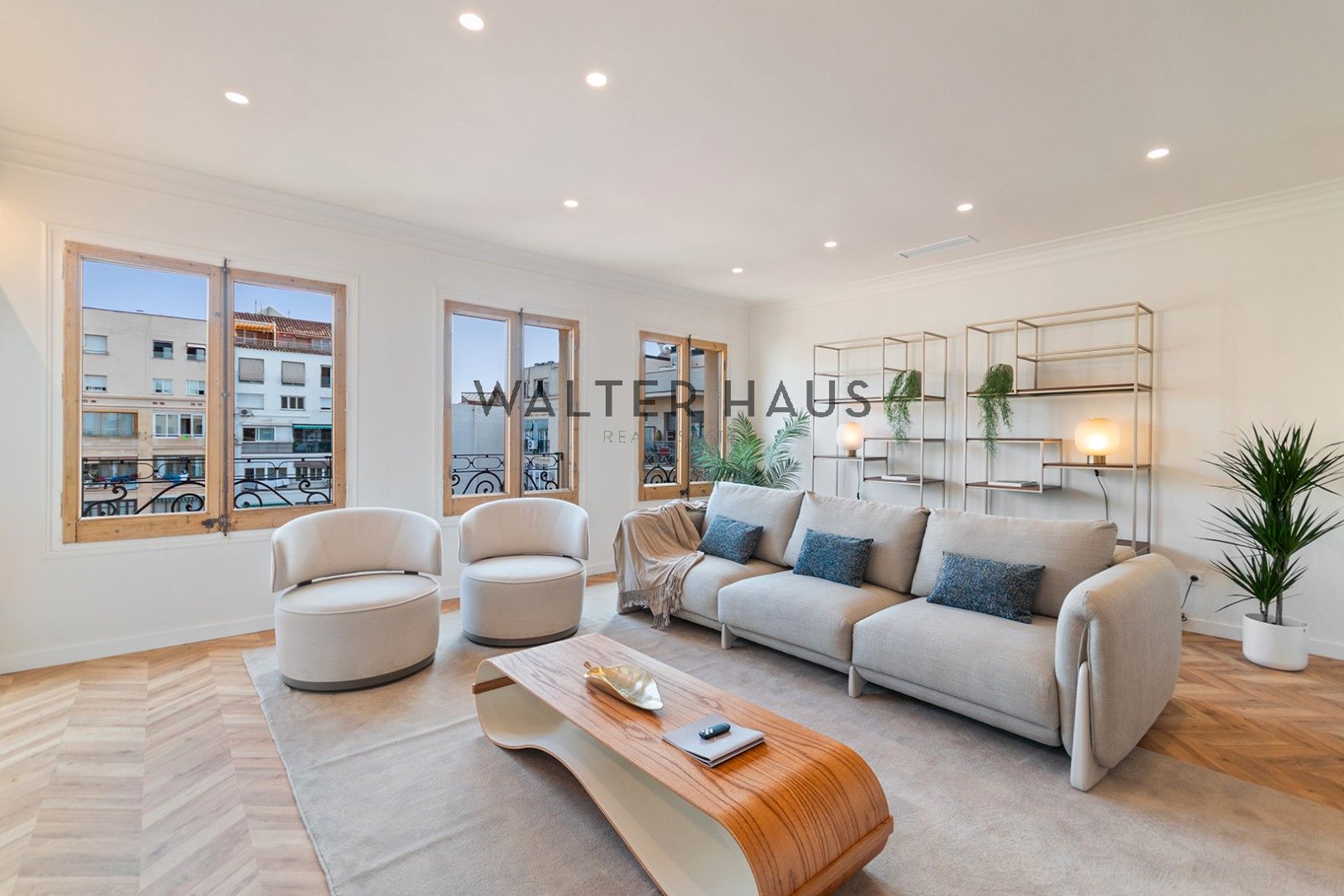 Living room of Flat for sale in  Barcelona Capital  with Air Conditioner, Heating and Oven
