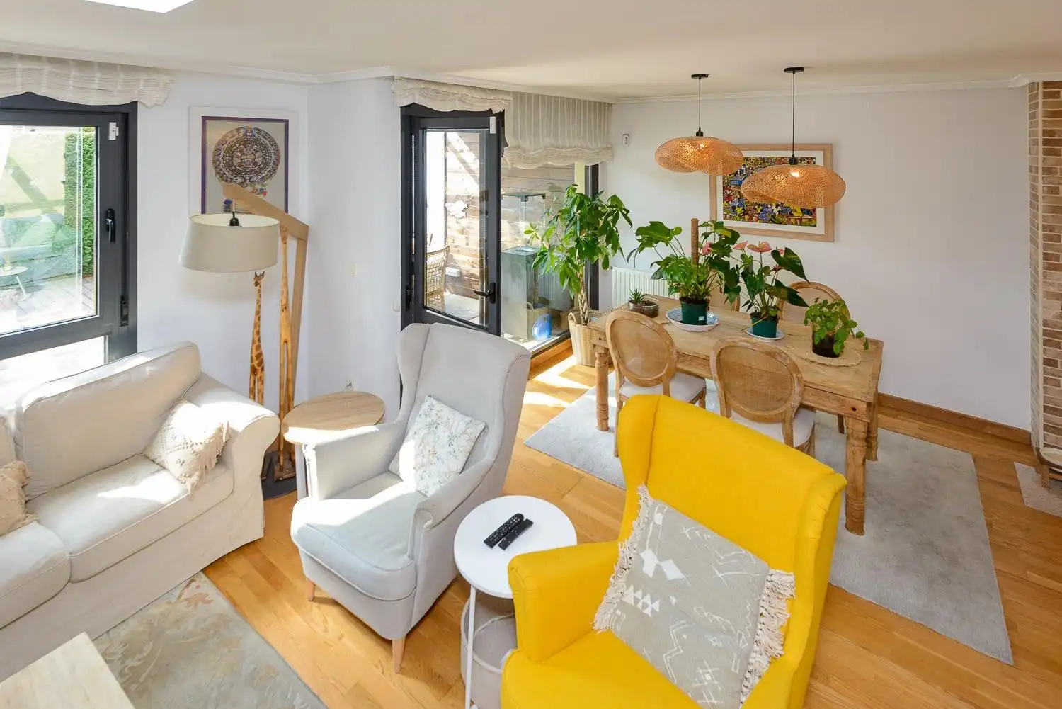 Sala d'estar de Casa adosada en venda en Siero amb Calefacció, Jardí privat i Traster
