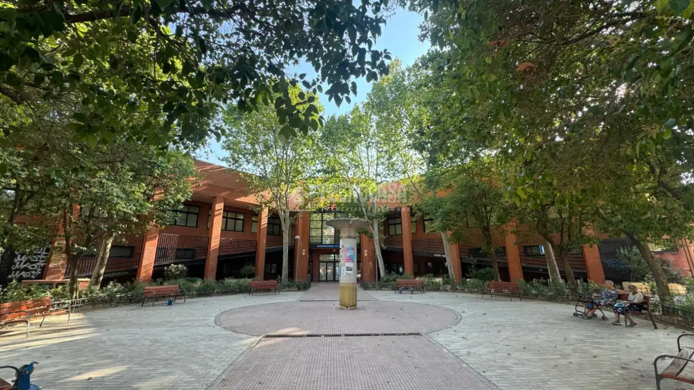 Vista exterior de Pis en venda en Madrid amb Aire condicionat