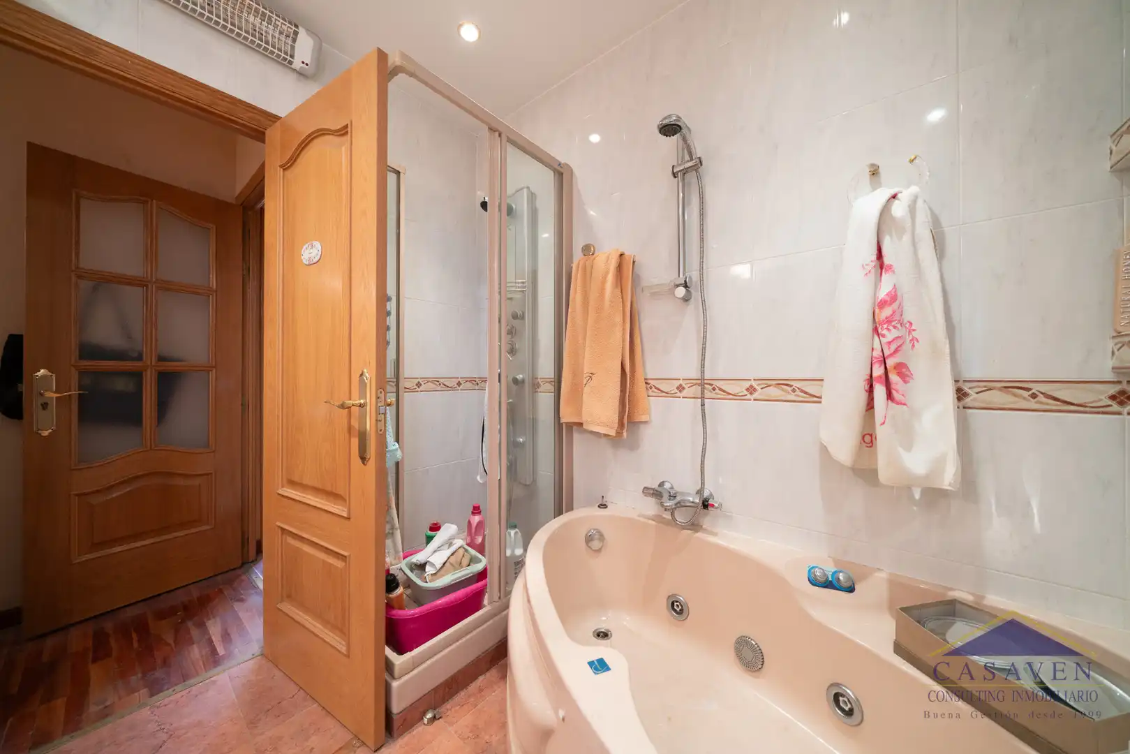 Badezimmer von Wohnung zum Verkauf in Madrid mit Heizung