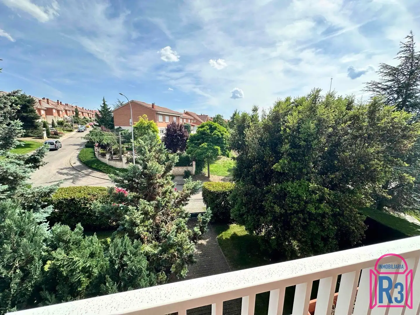 Jardí de Casa o xalet en venda en Sariegos amb Calefacció i Moblat