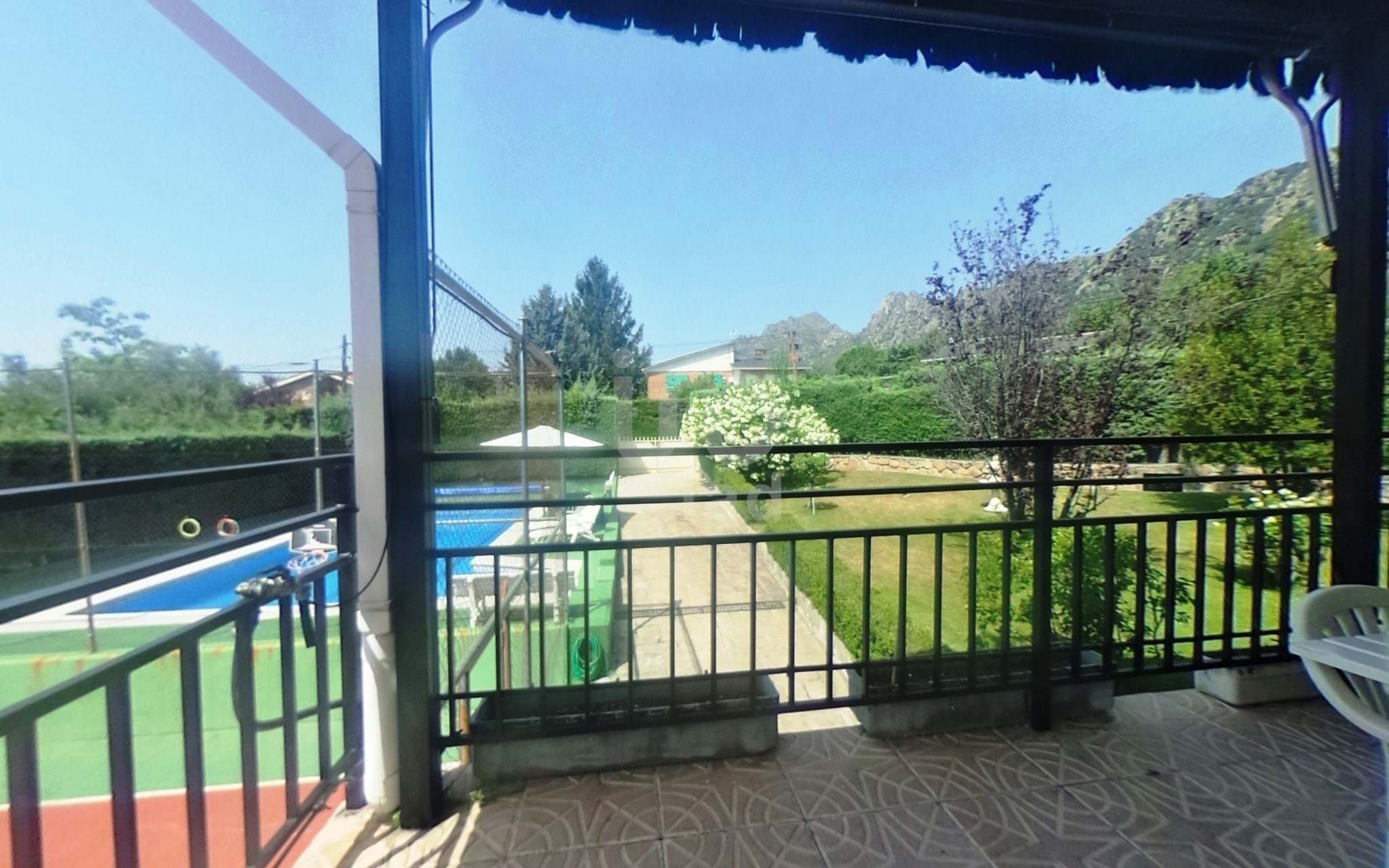 Jardí de Casa o xalet en venda en La Cabrera amb Calefacció, Terrassa i Piscina