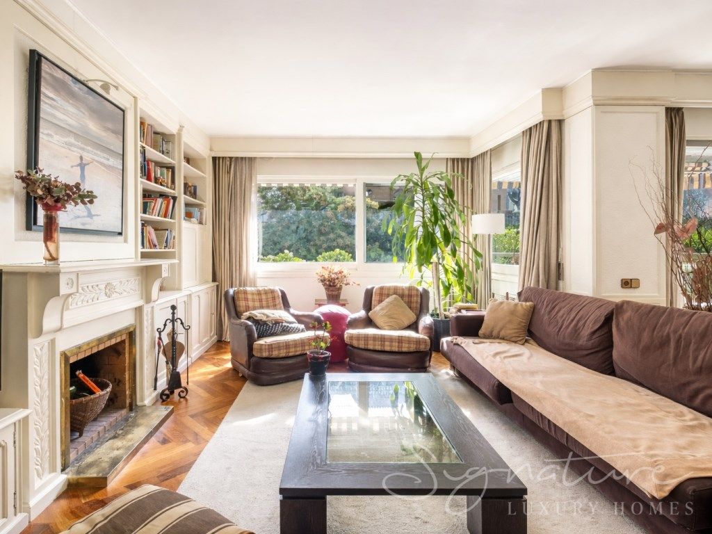 Wohnzimmer von Erdgeschoss zum Verkauf in Sant Cugat del Vallès mit Heizung, Privatgarten und Terrasse