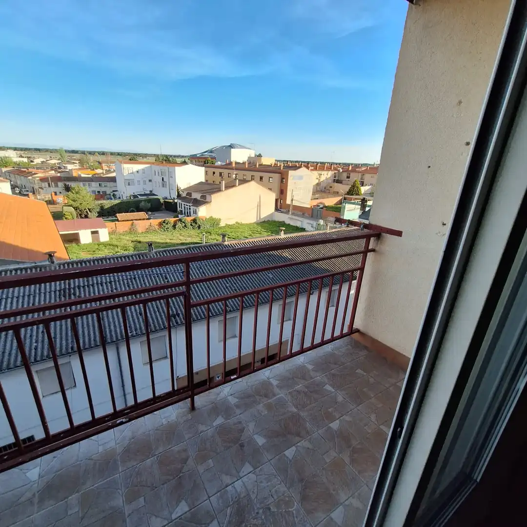 Terraza de Piso en venta en Íscar con Calefacción, Terraza y Amueblado