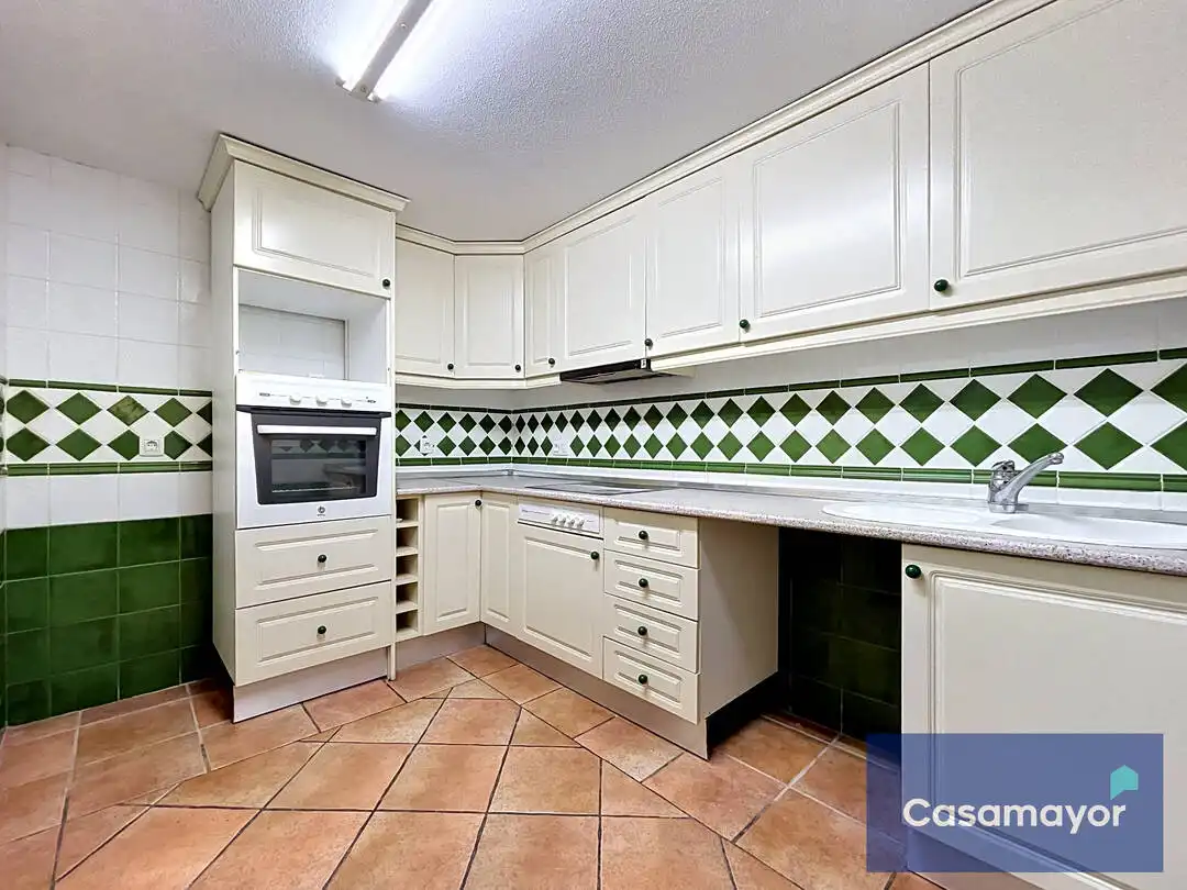 Cocina de Piso en venta en Alicante / Alacant con Aire acondicionado, Calefacción y Jardín privado