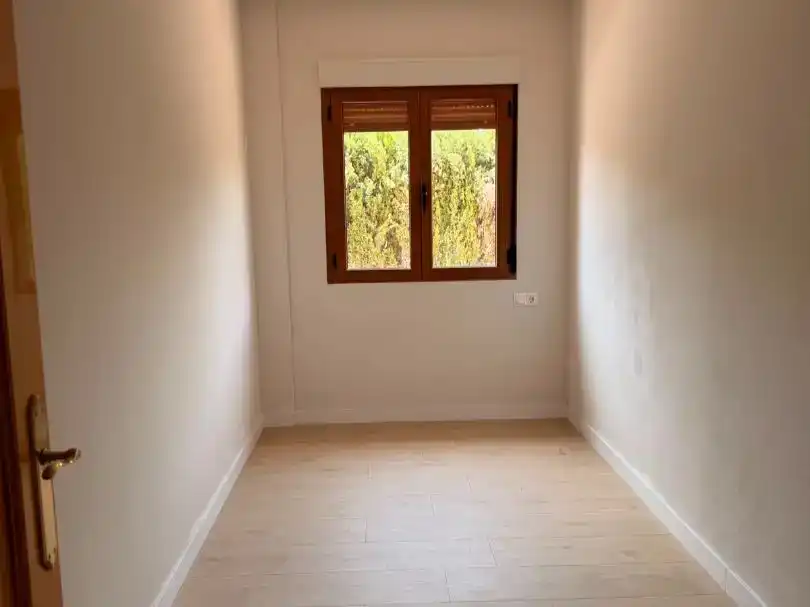 Dormitori de Dúplex de lloguer en El Pinós / Pinoso amb Jardí privat, Parquet i Moblat