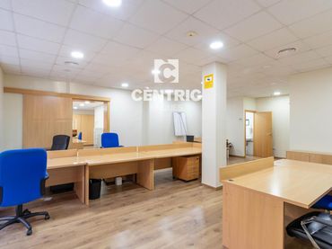 Locale commerciale in affitto a Ponent