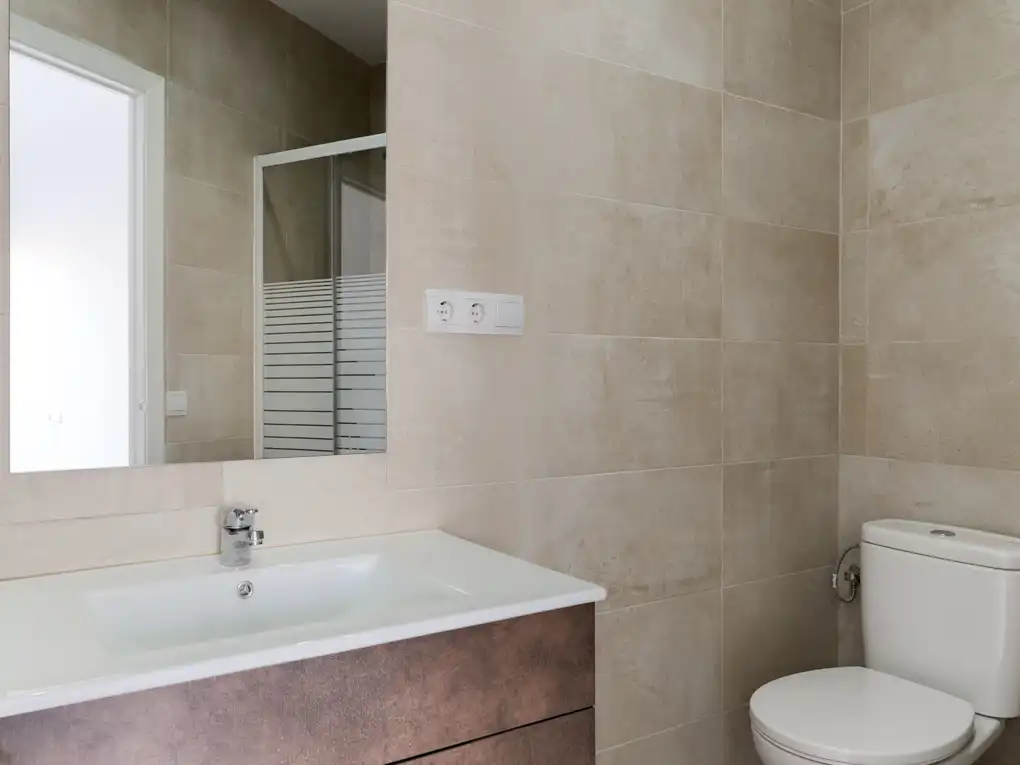 Baño de Piso de alquiler en Valencia con Aire acondicionado, Calefacción y Balcón