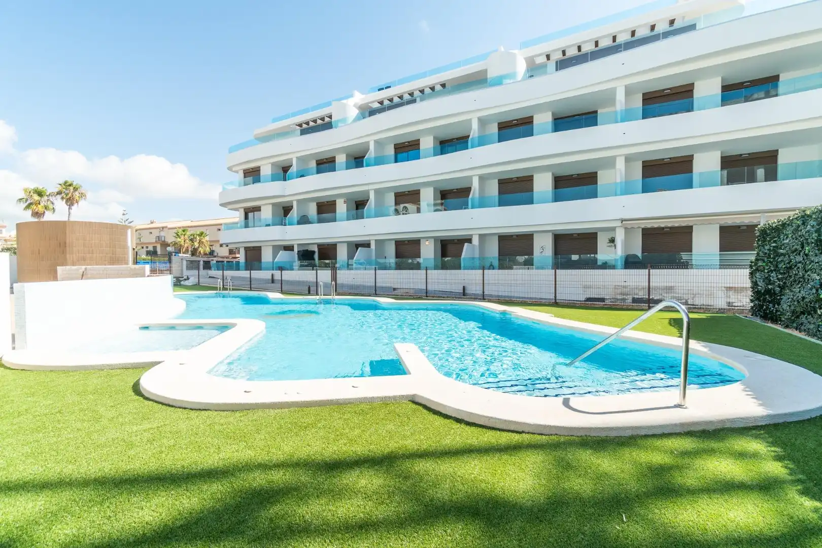 Piscina de Apartament en venda en Orihuela amb Calefacció, Jardí privat i Terrassa