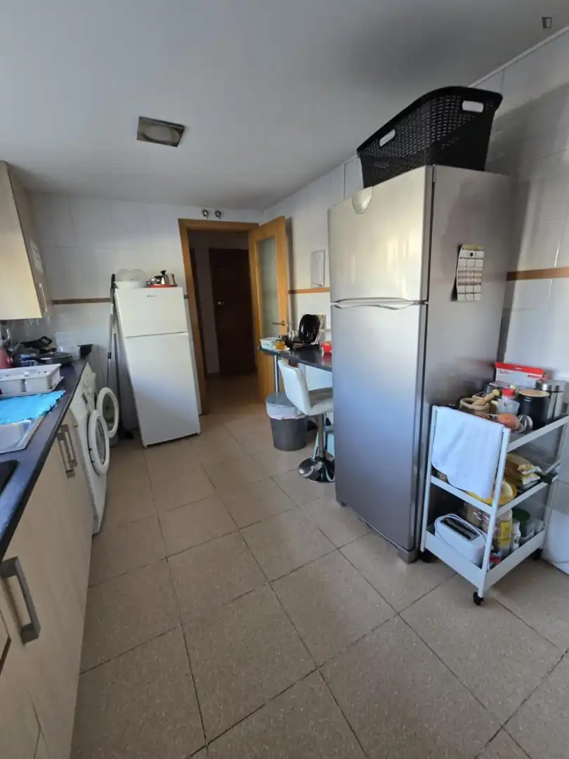 Kitchen of Apartments for share in Las Castañeras - Bulevar
