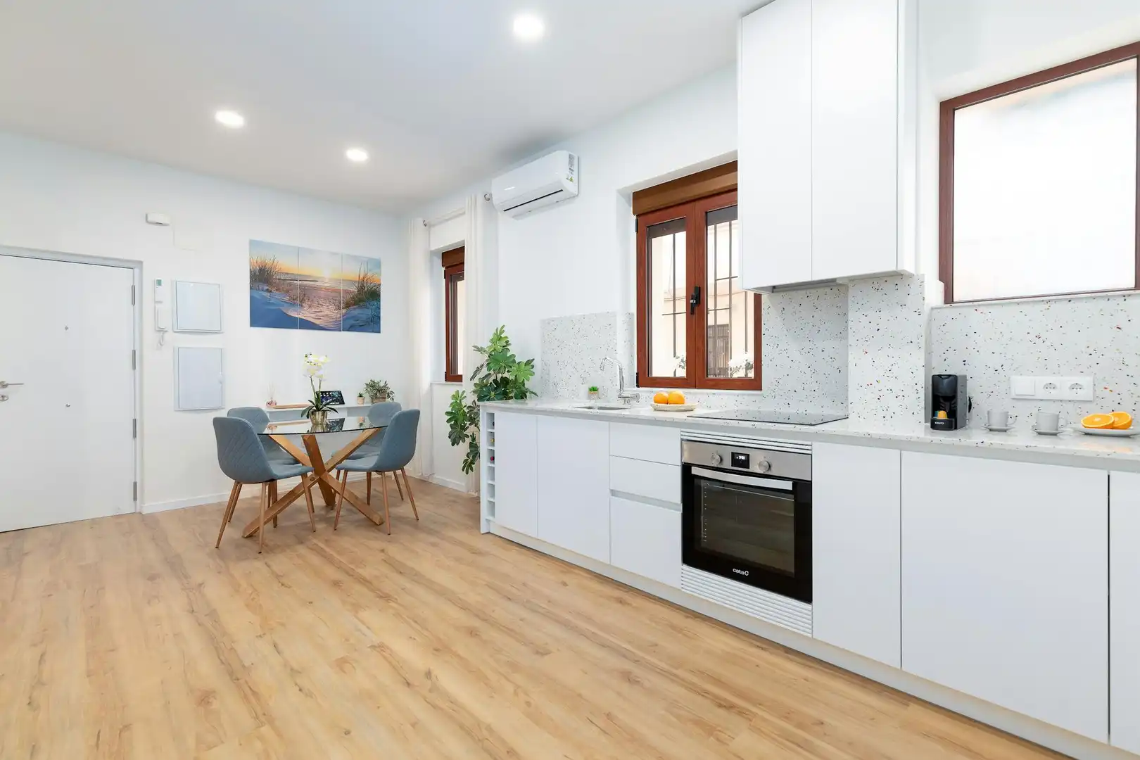 Kitchen of Flat for rent in Ciutat Vella 