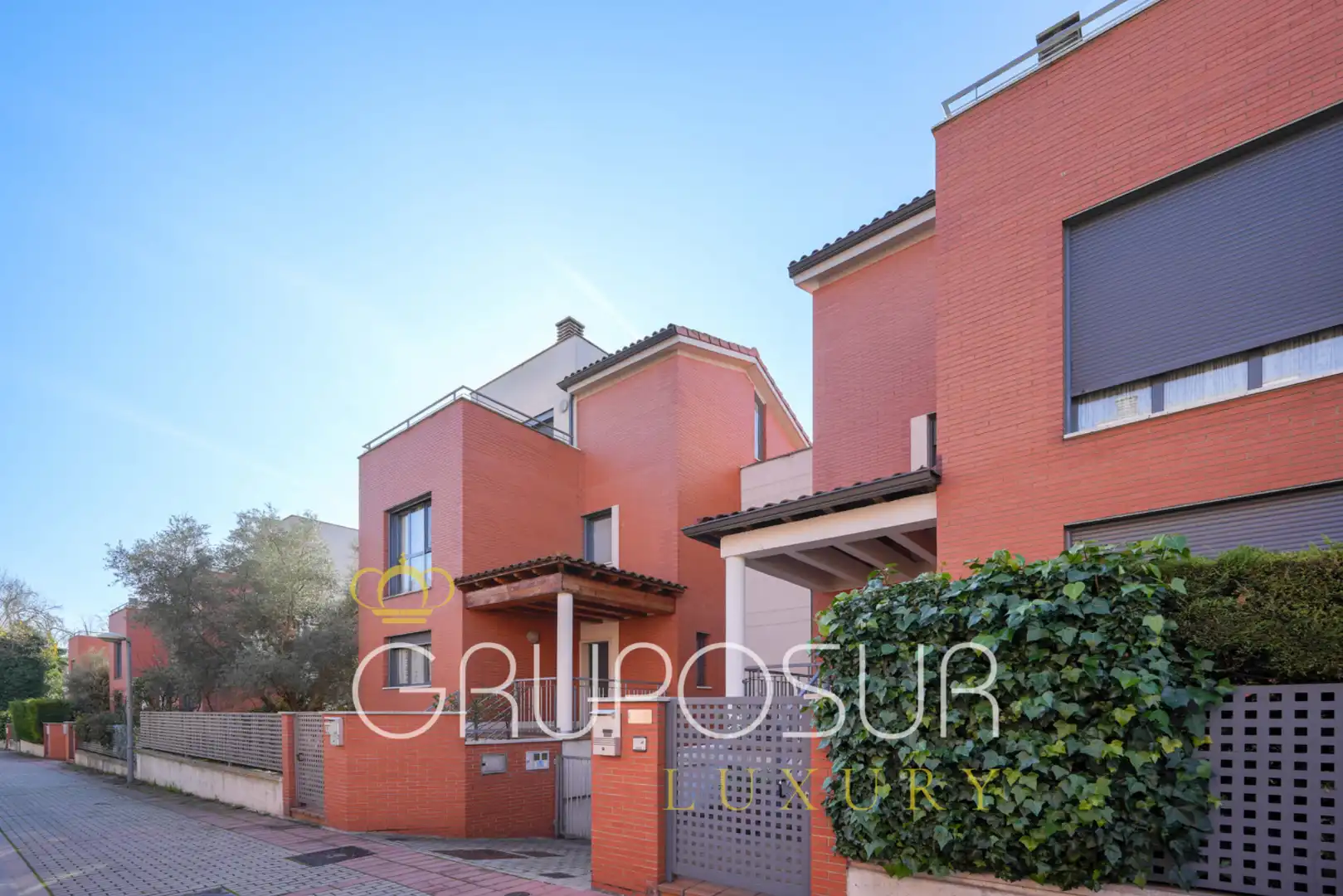 Vista exterior de Casa adosada en venda en Valladolid amb Calefacció, Jardí privat i Parquet