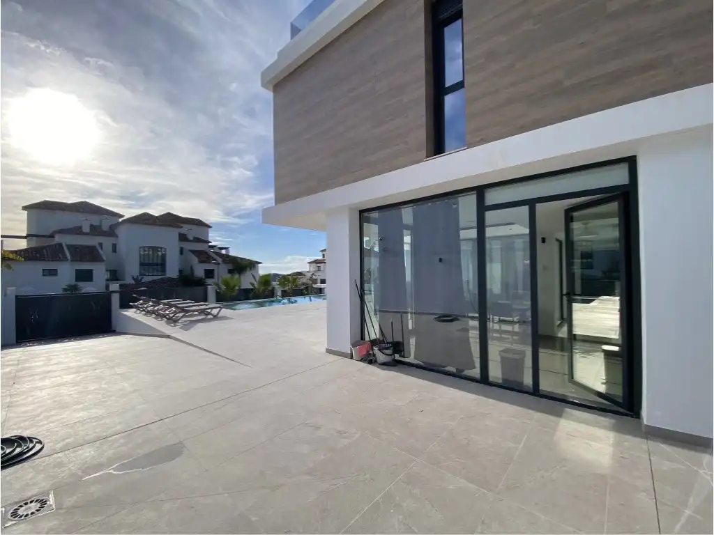 House for sale in Calle Londres, imagen 3