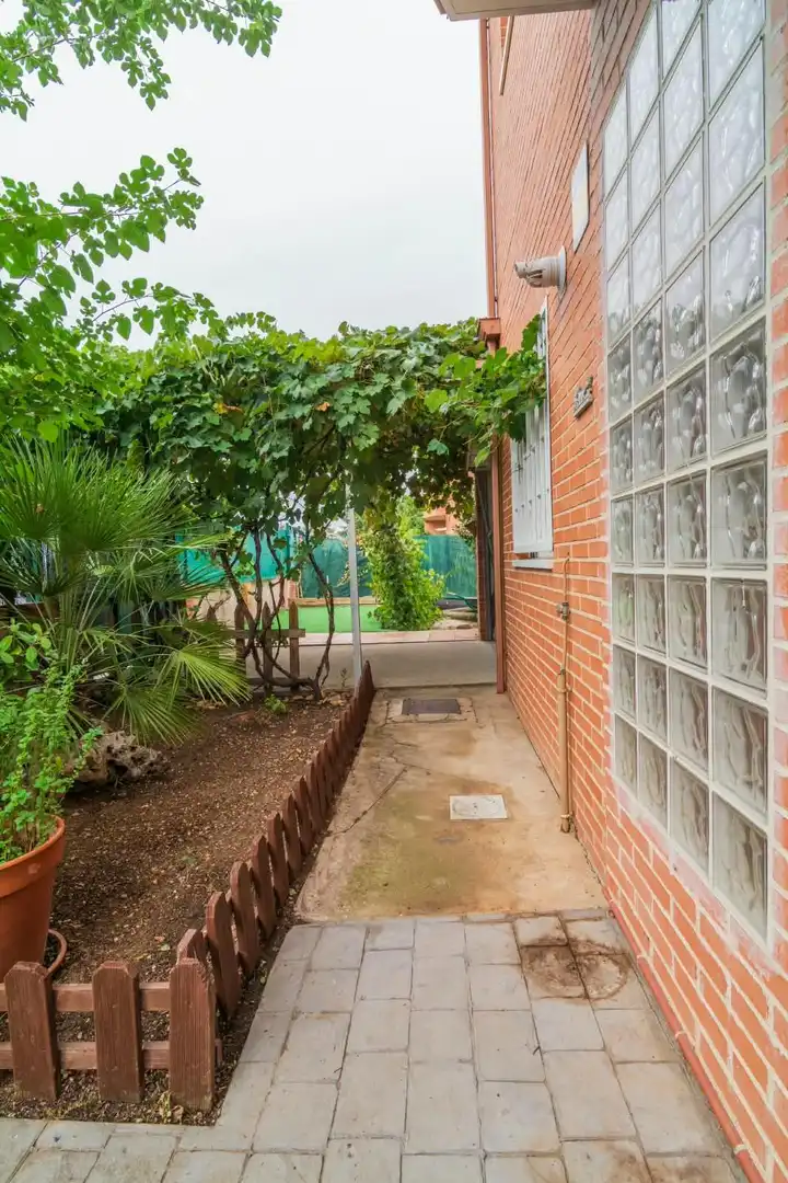 Semi-detached house for sale in Calle PINTOR JOAQUIN SOROLLA, imagen 25