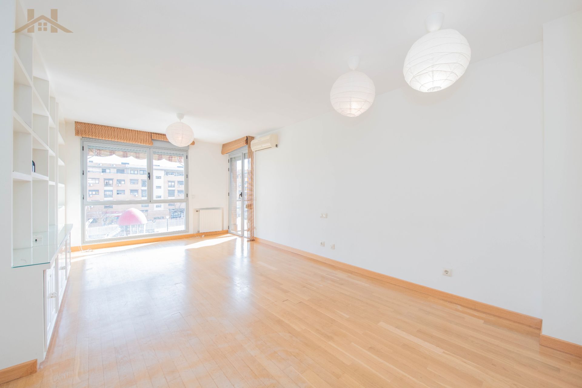 Living room of Flat for sale in Alcobendas  with Air Conditioner, Heating and Parquet flooring