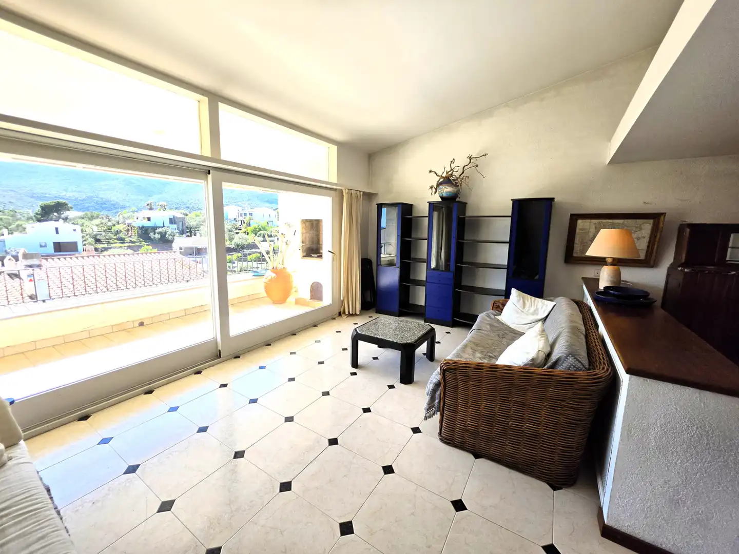Wohnzimmer von Einfamilien-Reihenhaus zum Verkauf in Cadaqués mit Heizung und Terrasse