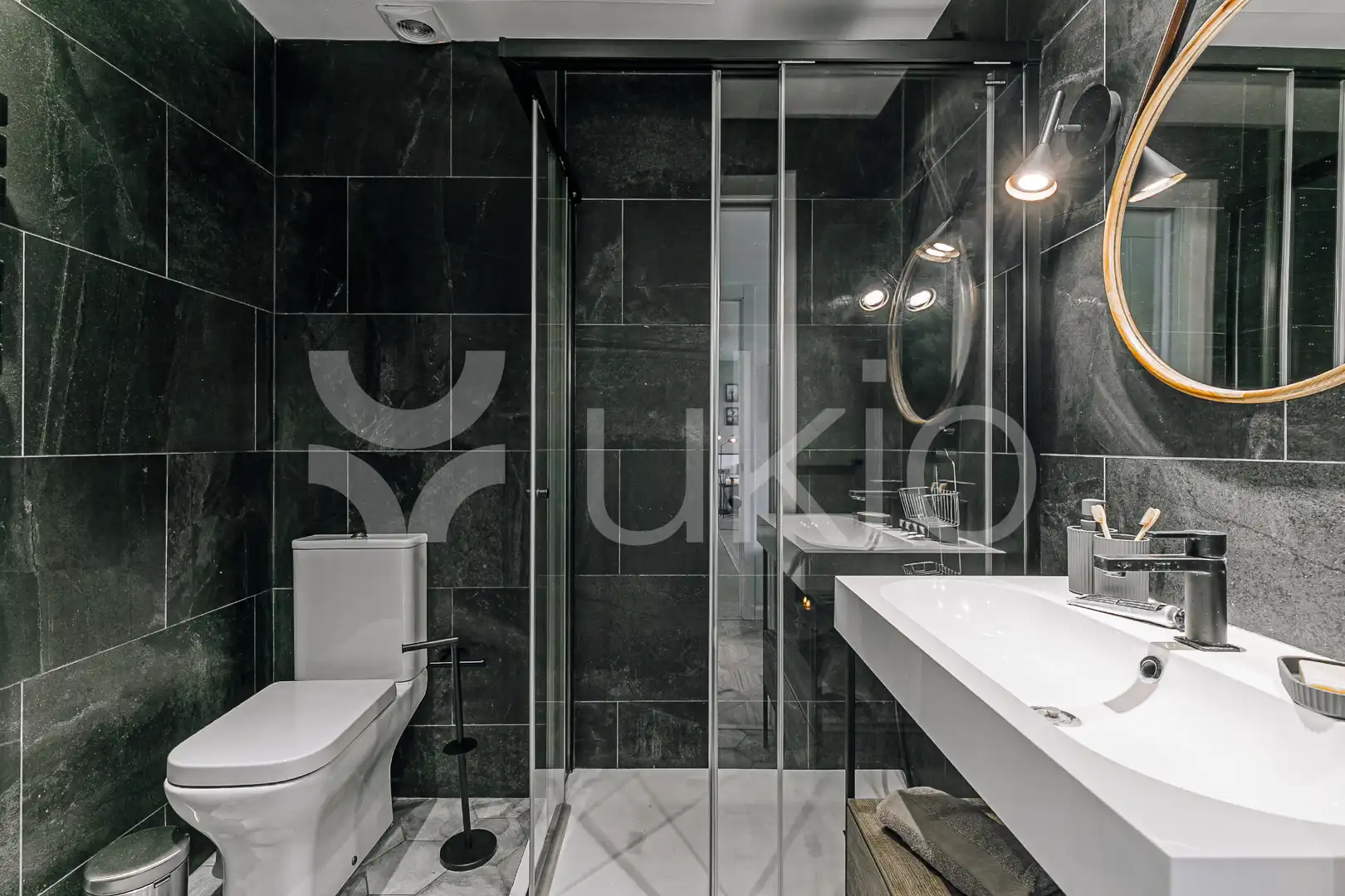 Baño de Apartamento de alquiler en Barcelona con Aire acondicionado, Calefacción y Amueblado