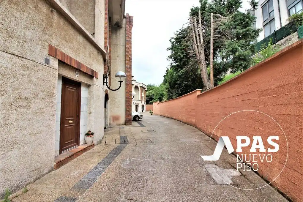 Vista exterior de Casa adosada en venda en Santander amb Calefacció, Jardí privat i Terrassa