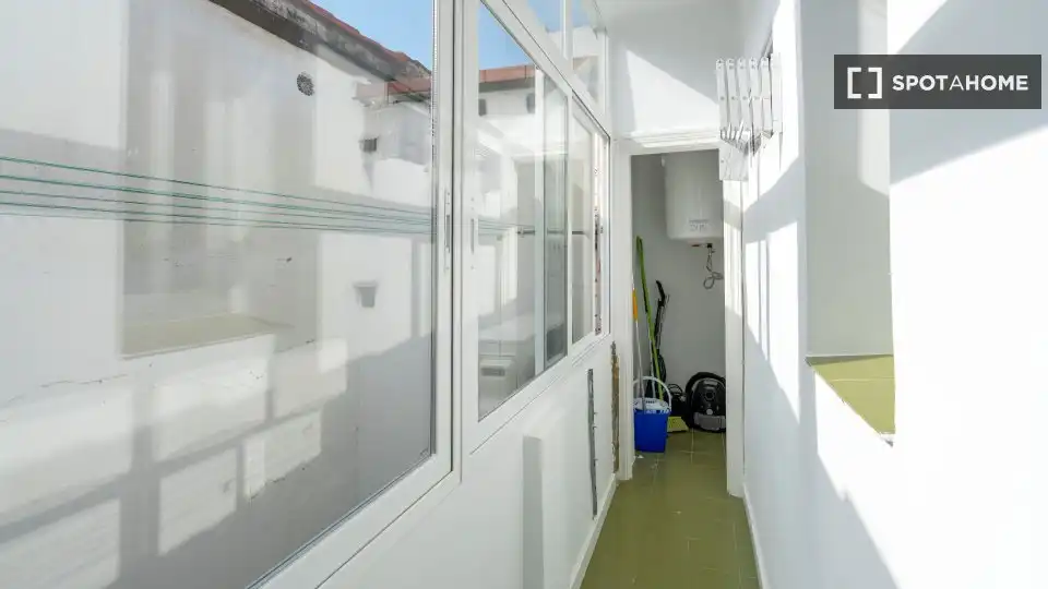 Flat for rent in Madrid  with Air Conditioner, Heating and Furnished