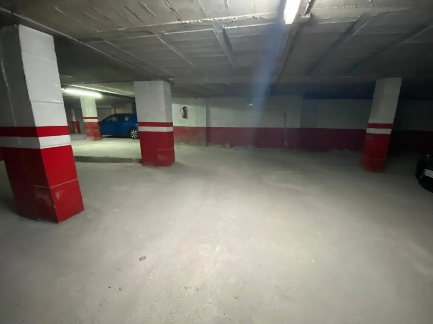 Parkplatz von Garage zum Verkauf in Anna