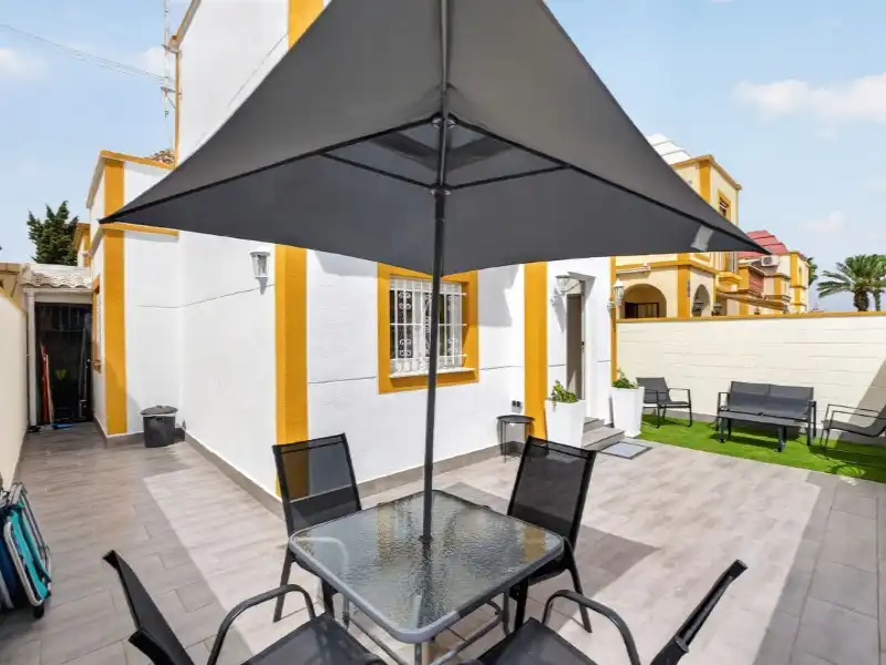 Casa aparellada amb balcó en venda a Zona Carrefour - Urbanizaciones, imagen 24