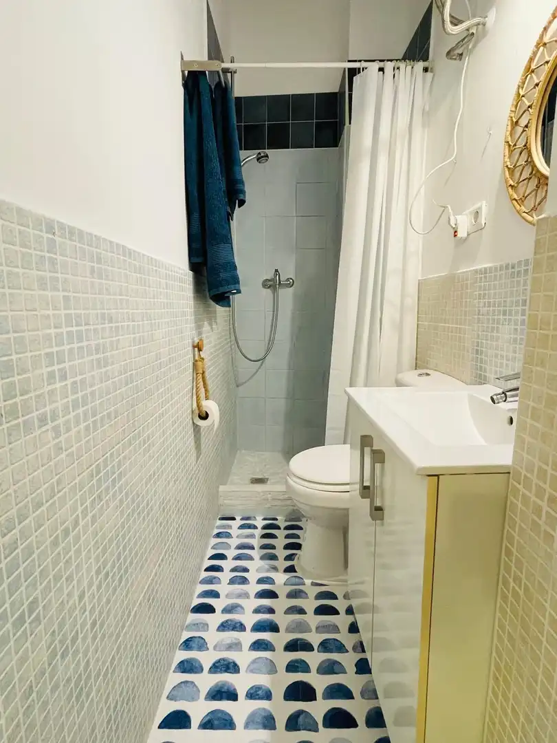 Badezimmer von Wohnungen zur Miete in Málaga mit Möbliert