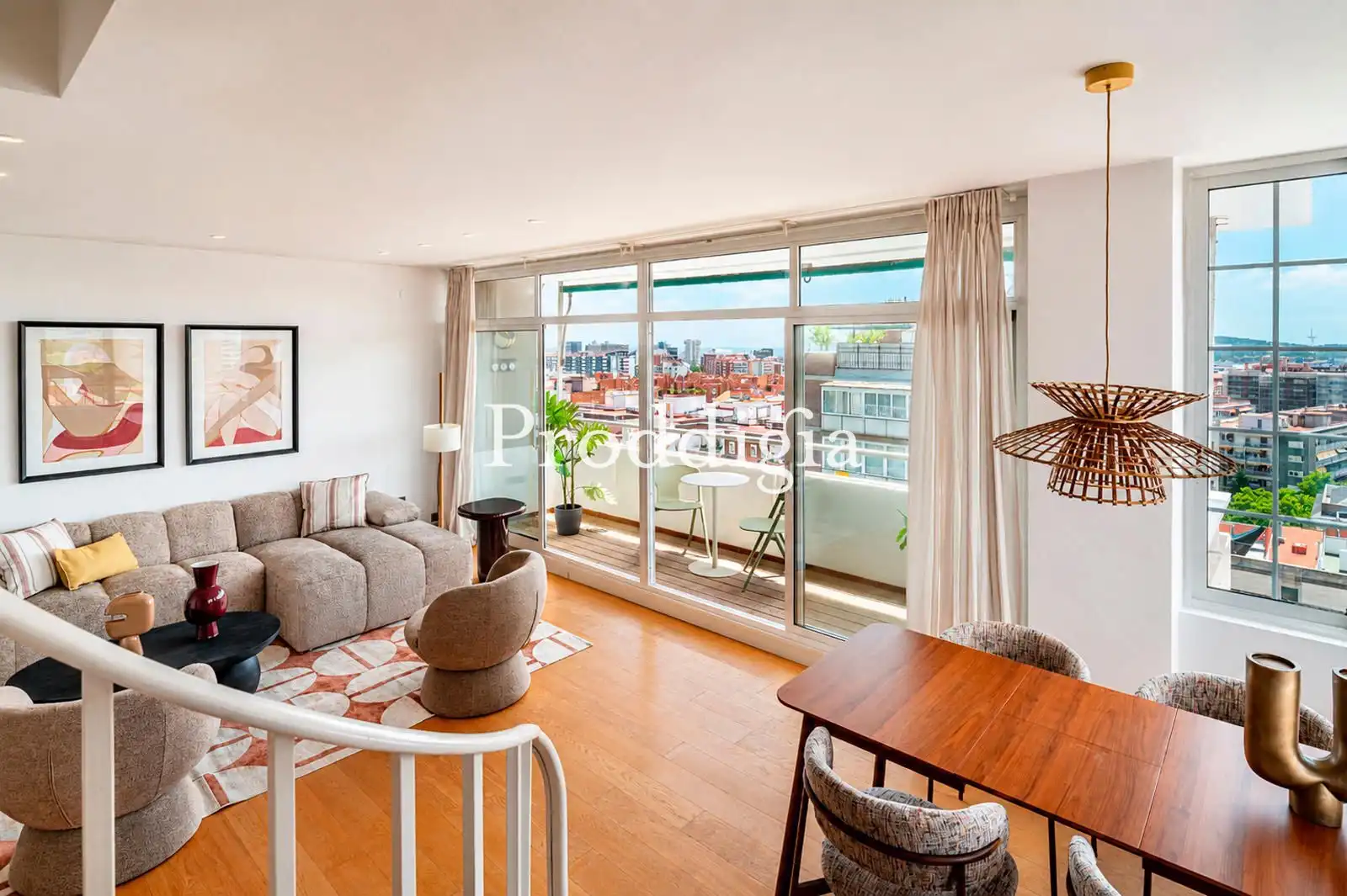Vista exterior de Àtic en venda en Barcelona amb Aire condicionat, Calefacció i Terrassa